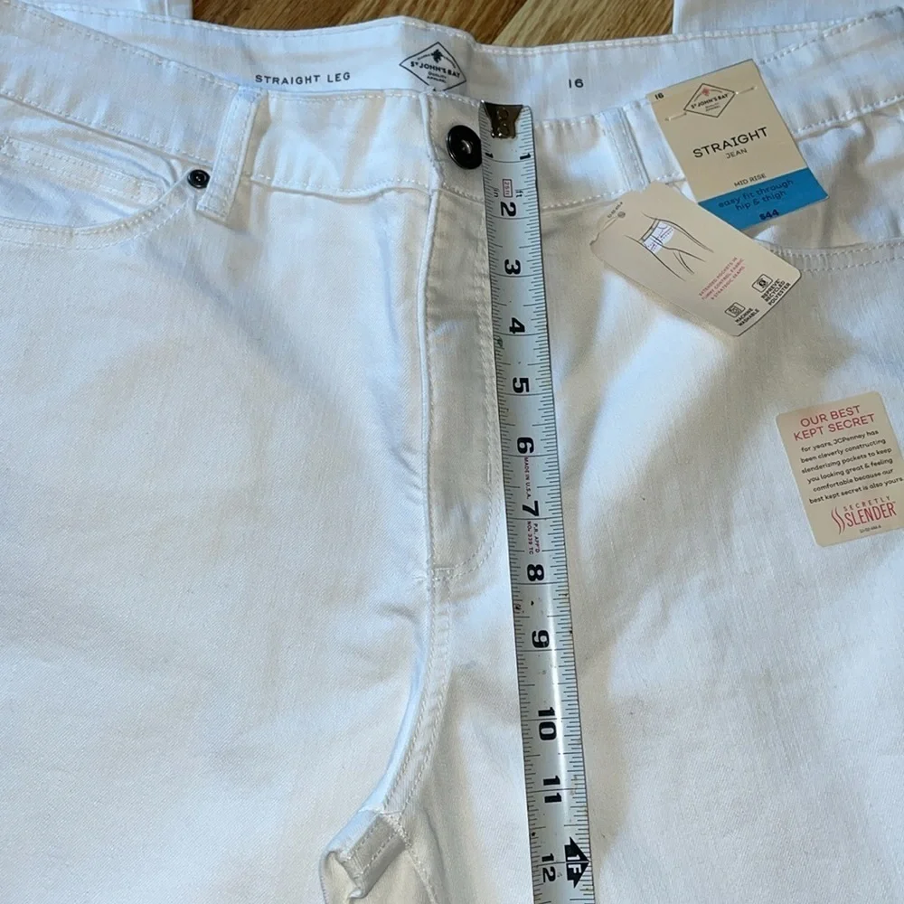 NWT‎ St John’s Bay Straight Jeans.  Mid rise.  Secretly Slender.  Size 16.